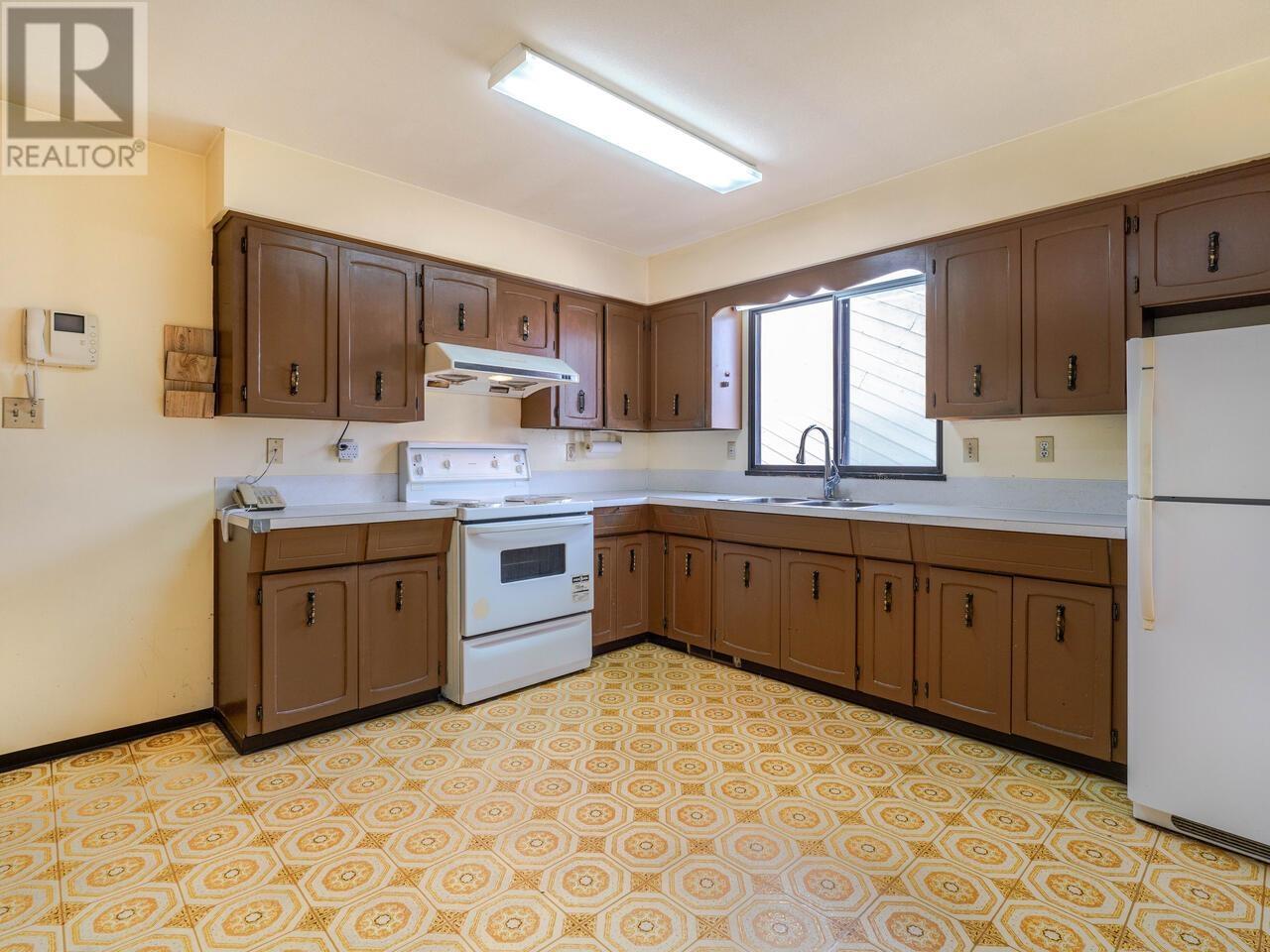 Listing Picture 8 of 21 : 4331 LANCELOT DRIVE, Richmond / 烈治文 - 魯藝地產 Yvonne Lu Group - MLS Medallion Club Member