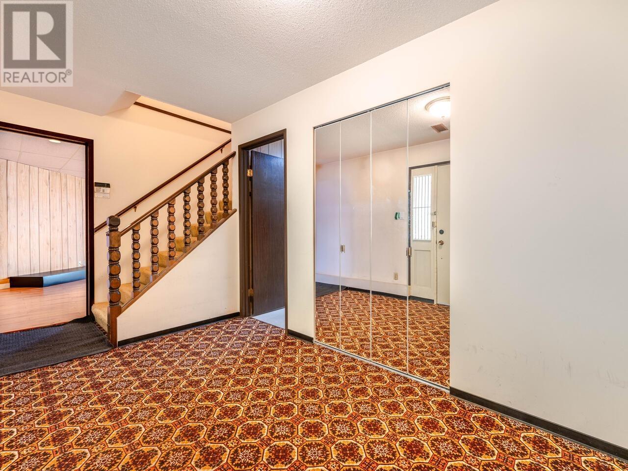 Listing Picture 14 of 21 : 4331 LANCELOT DRIVE, Richmond / 烈治文 - 魯藝地產 Yvonne Lu Group - MLS Medallion Club Member