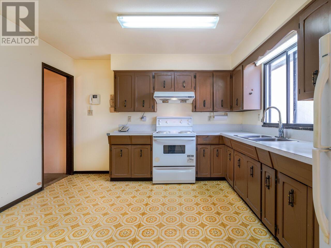 Listing Picture 7 of 21 : 4331 LANCELOT DRIVE, Richmond / 烈治文 - 魯藝地產 Yvonne Lu Group - MLS Medallion Club Member