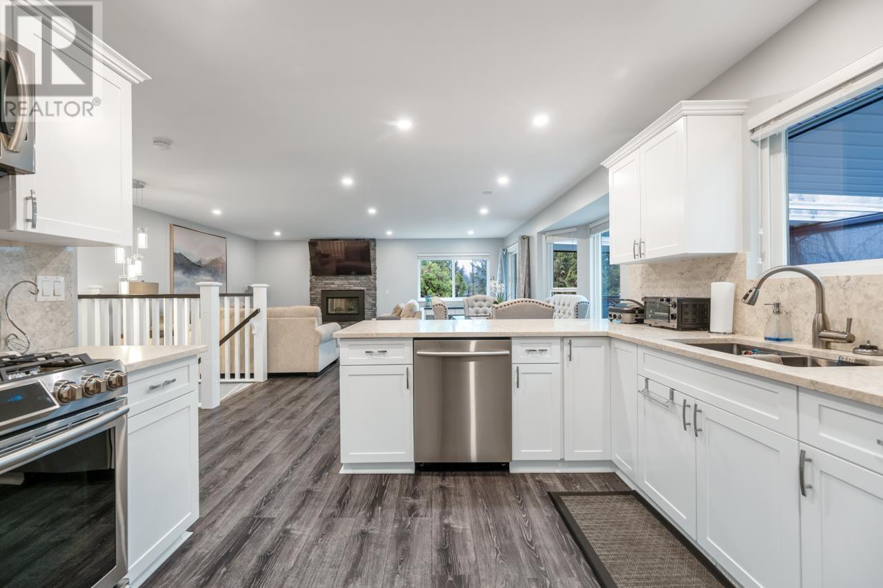 22523 Kendrick Loop, Maple Ridge, British Columbia  V2X 8Z1 - Photo 6 - R2974546