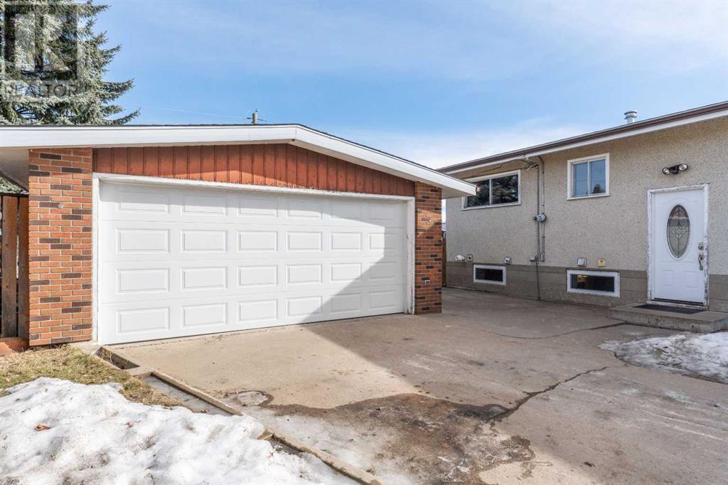 20 Athabasca Drive, Whitecourt, Alberta  T7S 1H2 - Photo 2 - A2199854