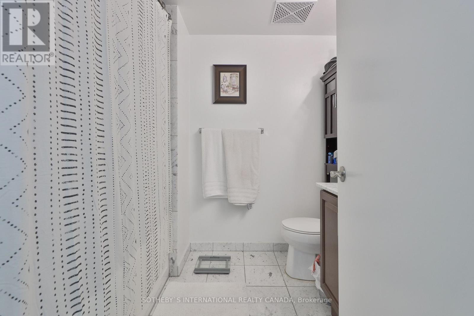 Ph 201 - 8 Scollard Street, Toronto, Ontario  M5R 1E9 - Photo 14 - C12007402