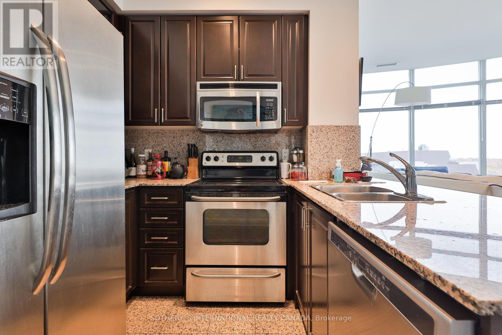 Ph 201 - 8 Scollard Street, Toronto, Ontario  M5R 1E9 - Photo 4 - C12007402