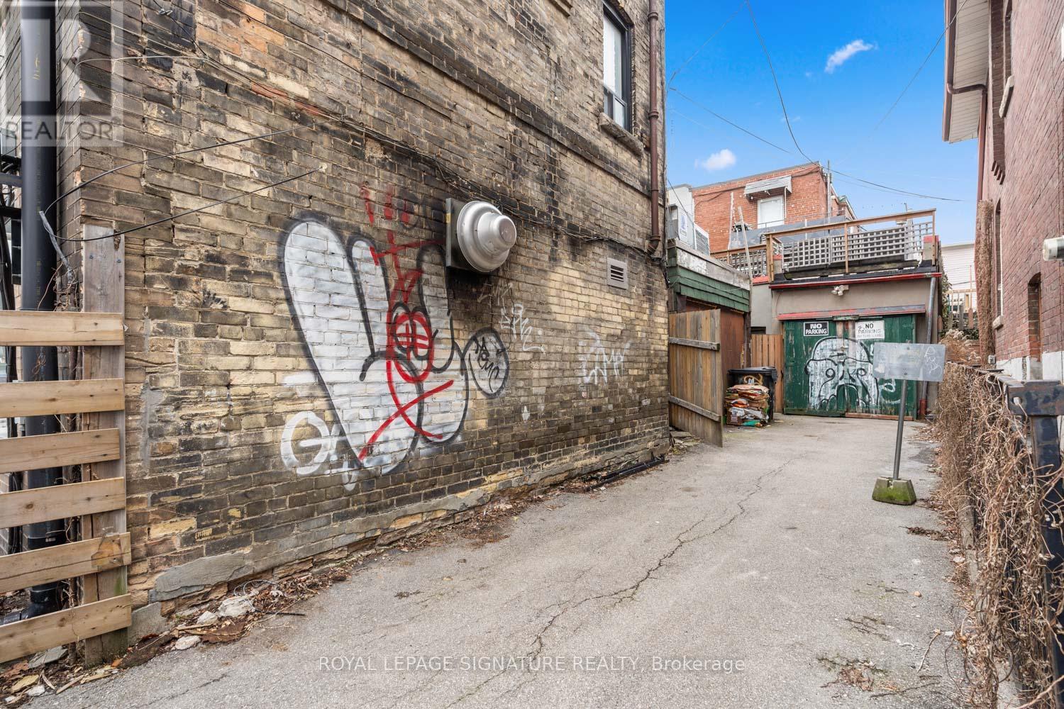 682 College Street, Toronto, Ontario  M6G 1C1 - Photo 14 - C12010897
