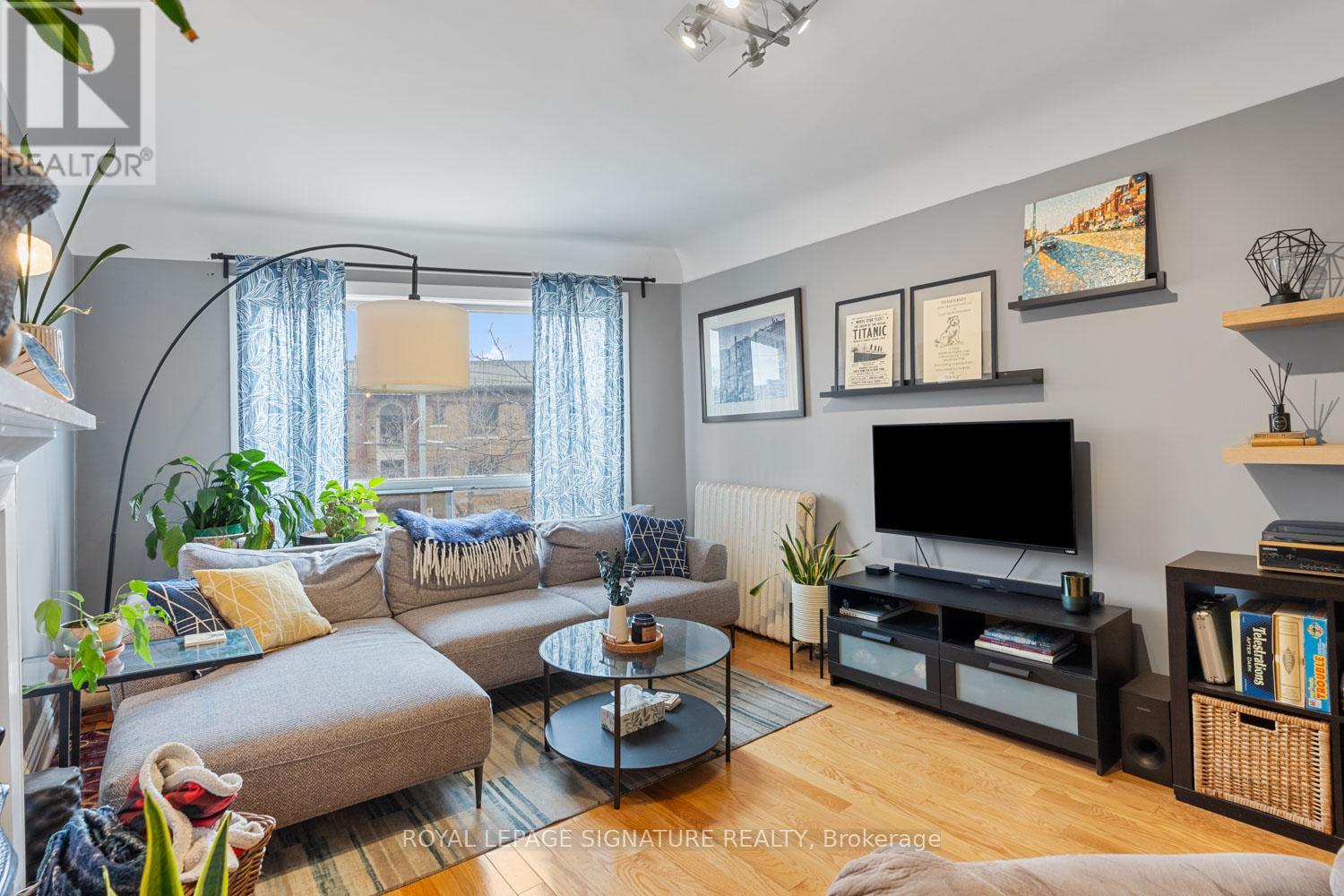 Property at 682 COLLEGE STREET image 5
