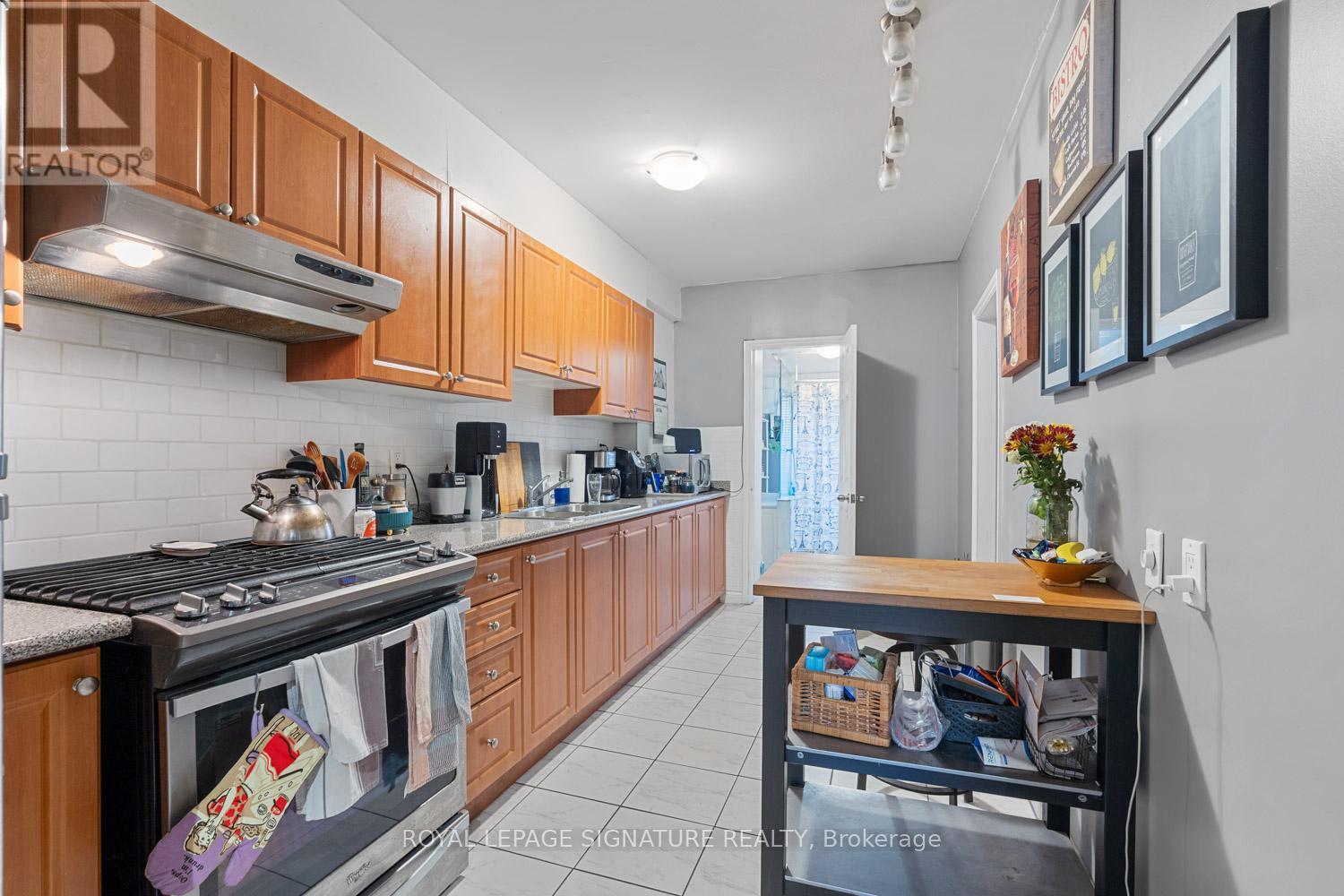 682 College Street, Toronto, Ontario  M6G 1C1 - Photo 4 - C12010897