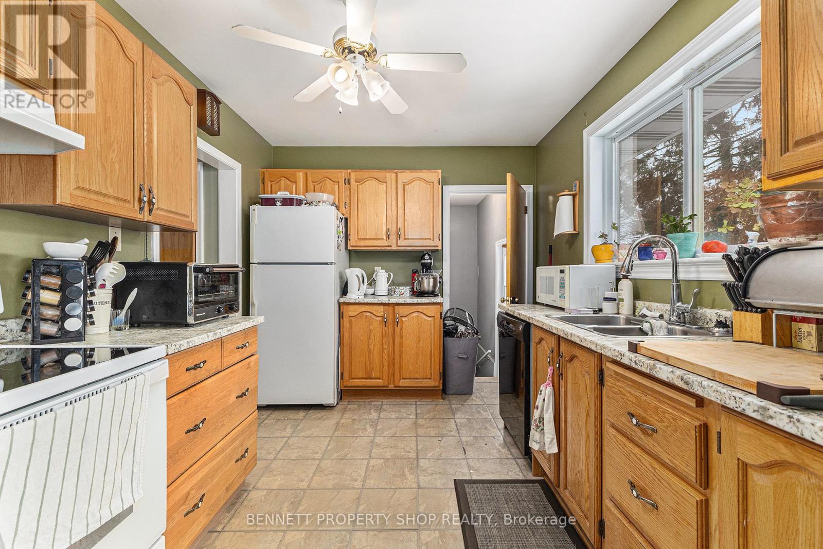 Property at 668 CHAPMAN BOULEVARD image 4