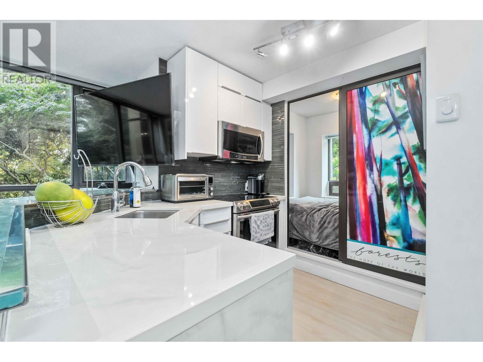 Listing Picture 10 of 23 : 308 1331 ALBERNI STREET, Vancouver / 溫哥華 - 魯藝地產 Yvonne Lu Group - MLS Medallion Club Member