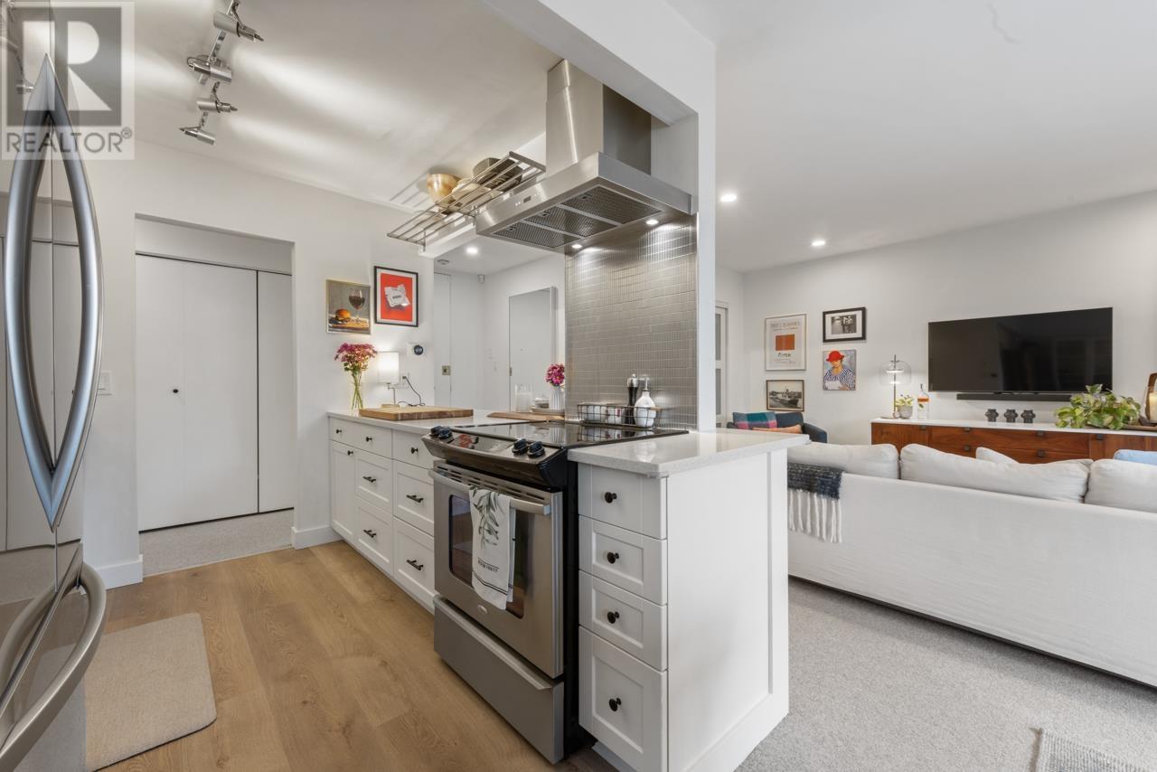 Listing Picture 10 of 29 : 309 1777 W 13TH AVENUE, Vancouver / 溫哥華 - 魯藝地產 Yvonne Lu Group - MLS Medallion Club Member