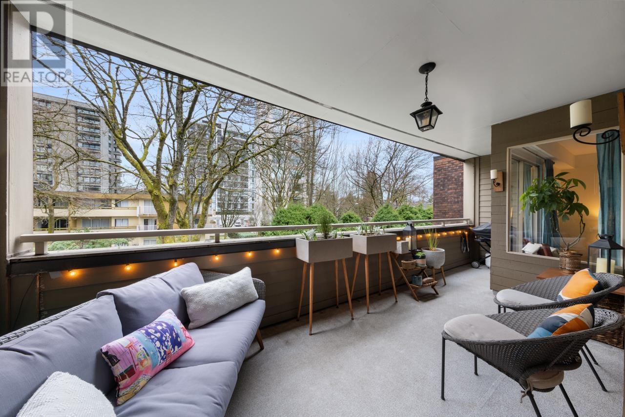 Listing Picture 4 of 29 : 309 1777 W 13TH AVENUE, Vancouver / 溫哥華 - 魯藝地產 Yvonne Lu Group - MLS Medallion Club Member