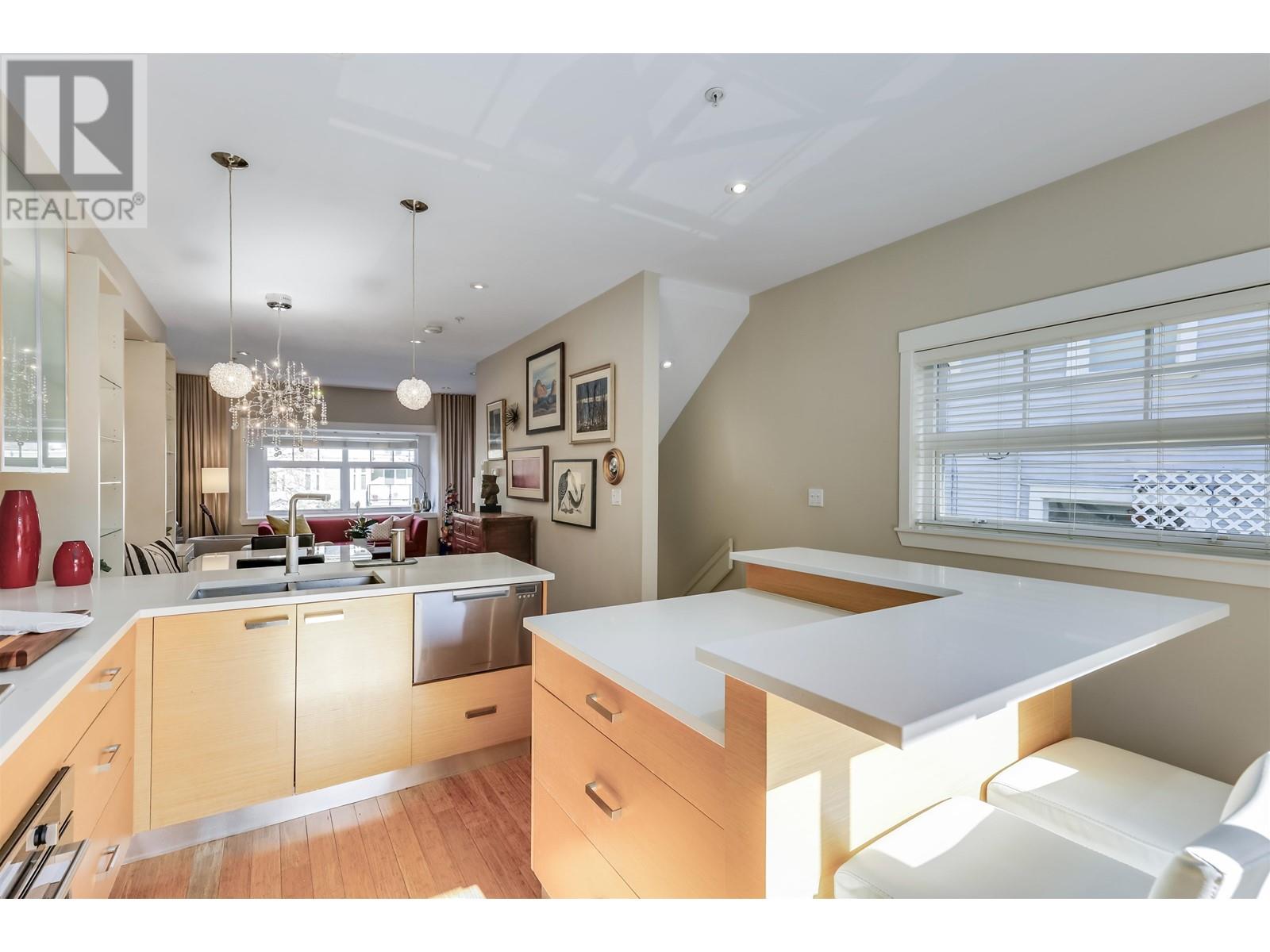 Listing Picture 10 of 25 : 950 W 15TH AVENUE, Vancouver / 溫哥華 - 魯藝地產 Yvonne Lu Group - MLS Medallion Club Member