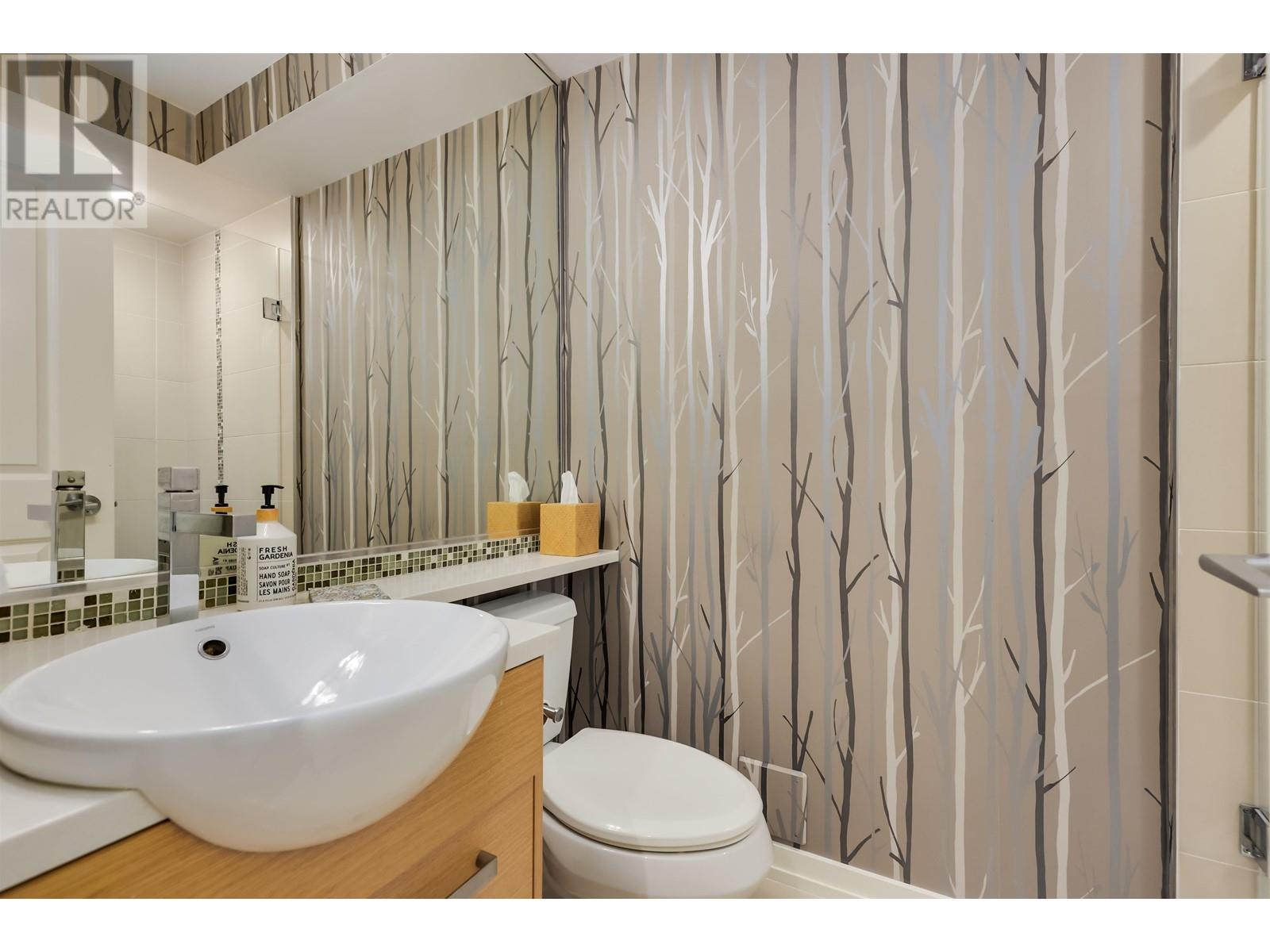 Listing Picture 22 of 25 : 950 W 15TH AVENUE, Vancouver / 溫哥華 - 魯藝地產 Yvonne Lu Group - MLS Medallion Club Member