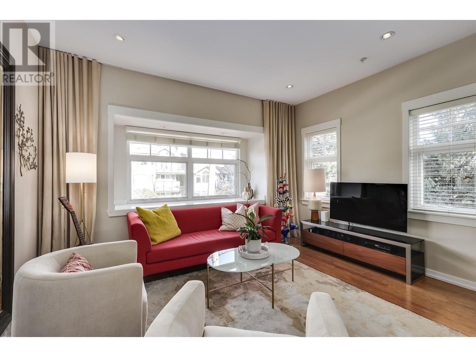 Listing Picture 3 of 25 : 950 W 15TH AVENUE, Vancouver / 溫哥華 - 魯藝地產 Yvonne Lu Group - MLS Medallion Club Member