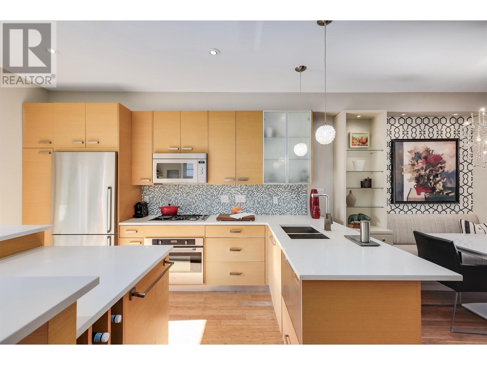 Listing Picture 9 of 25 : 950 W 15TH AVENUE, Vancouver / 溫哥華 - 魯藝地產 Yvonne Lu Group - MLS Medallion Club Member