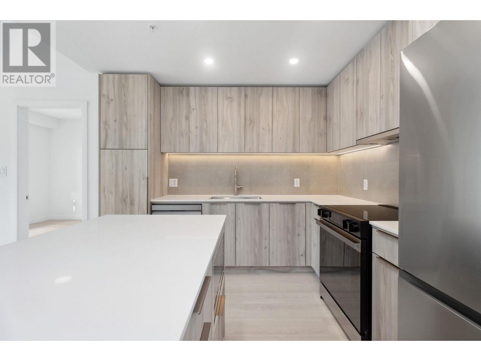302 3596 Malsum Drive, North Vancouver, British Columbia  V7G 0B5 - Photo 4 - R2975665
