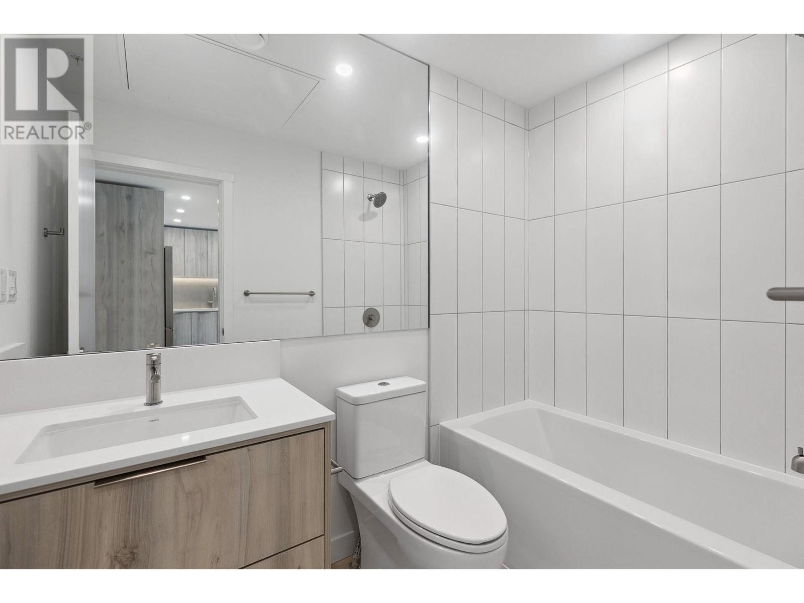 302 3596 Malsum Drive, North Vancouver, British Columbia  V7G 0B5 - Photo 8 - R2975665
