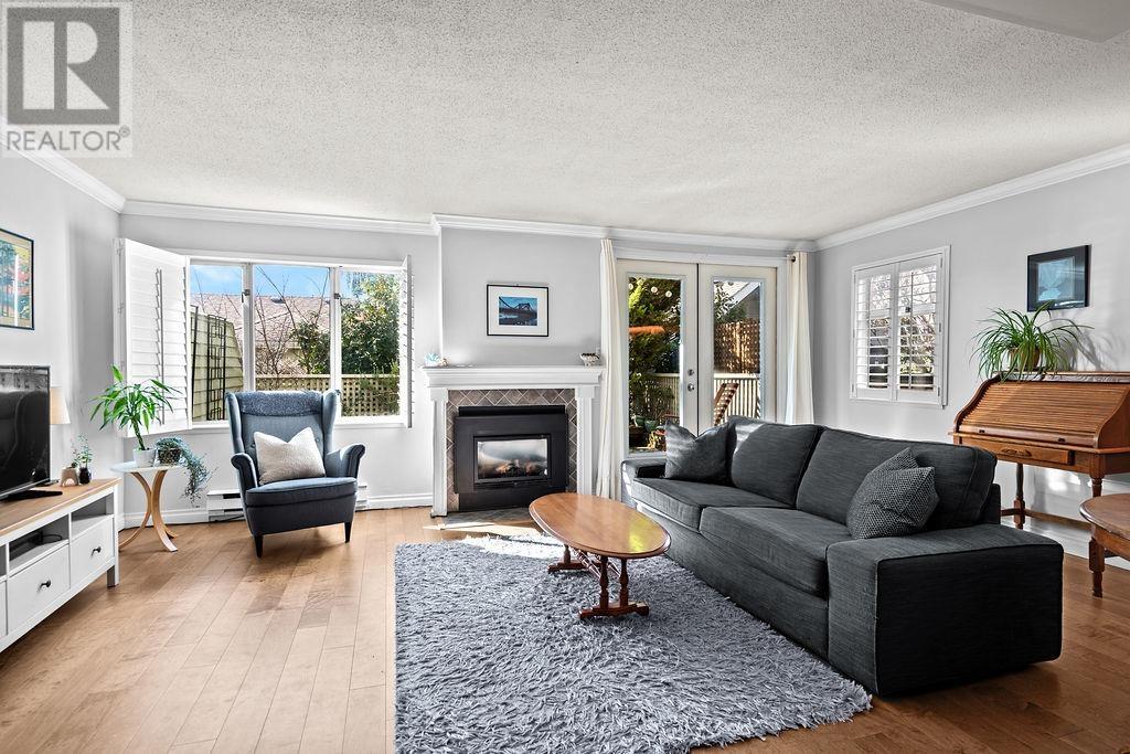 417 St Andrews Avenue, North Vancouver, British Columbia  V7L 4S7 - Photo 1 - R2975678
