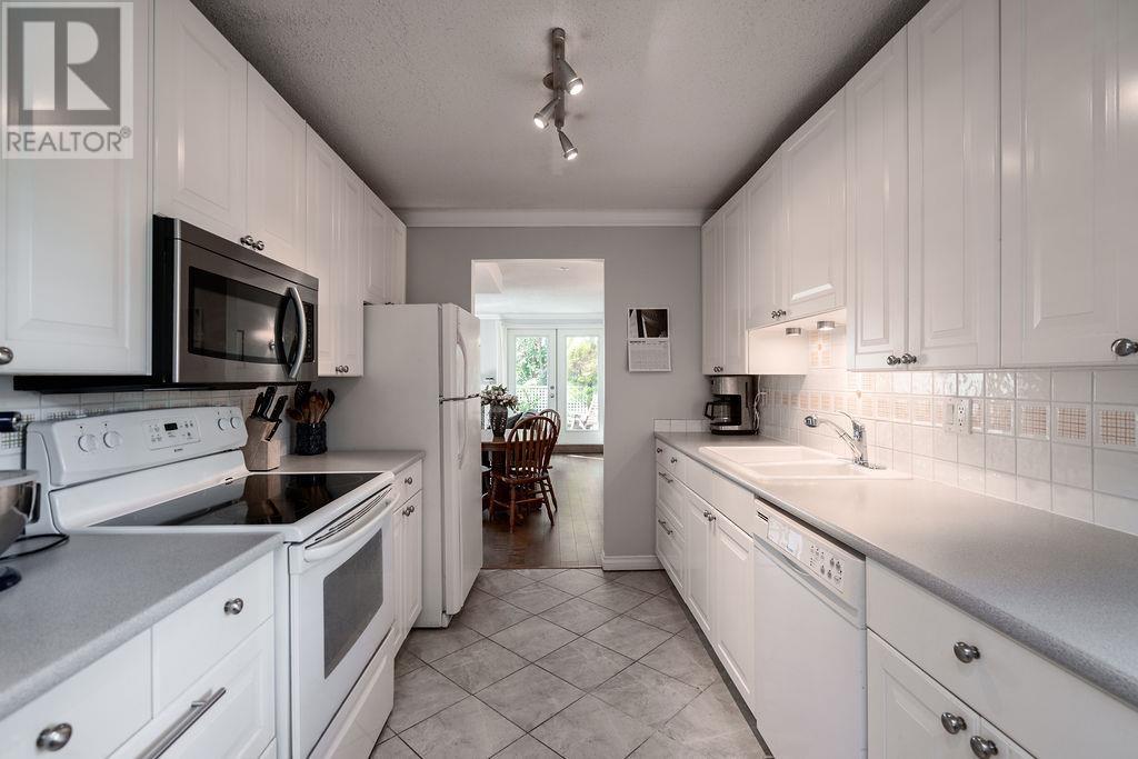 417 St Andrews Avenue, North Vancouver, British Columbia  V7L 4S7 - Photo 10 - R2975678