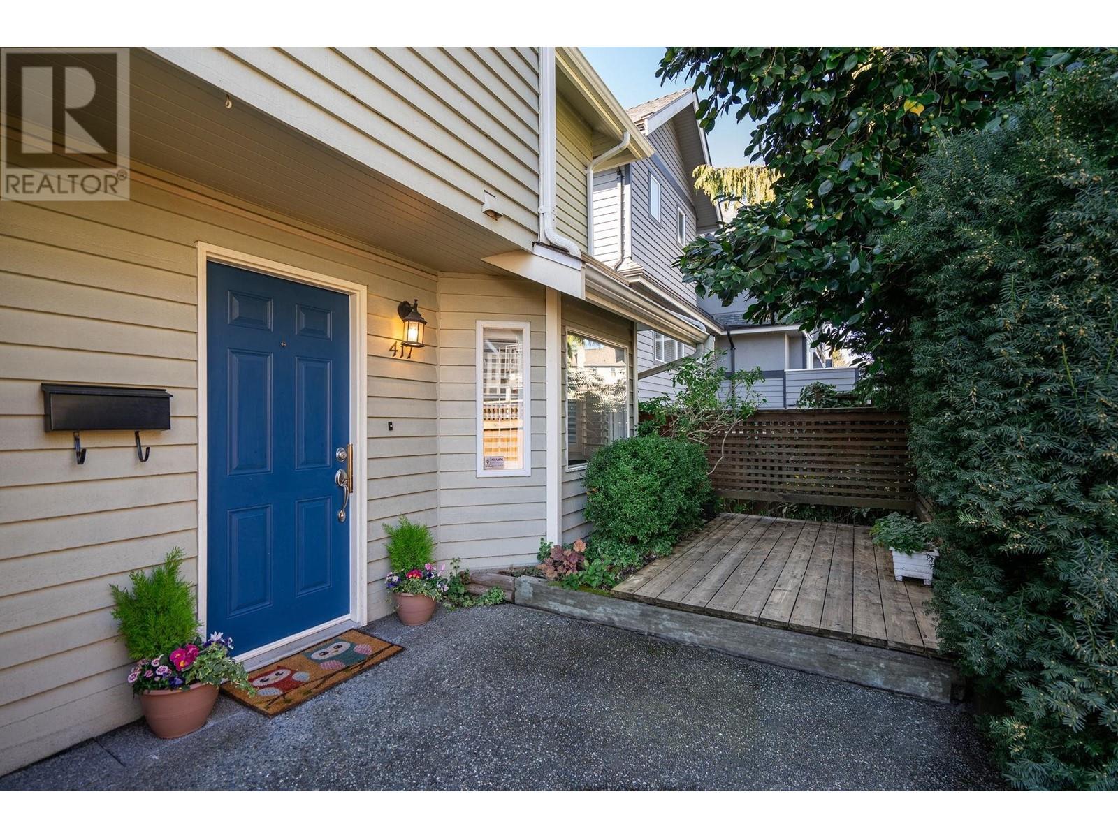 417 St Andrews Avenue, North Vancouver, British Columbia  V7L 4S7 - Photo 2 - R2975678