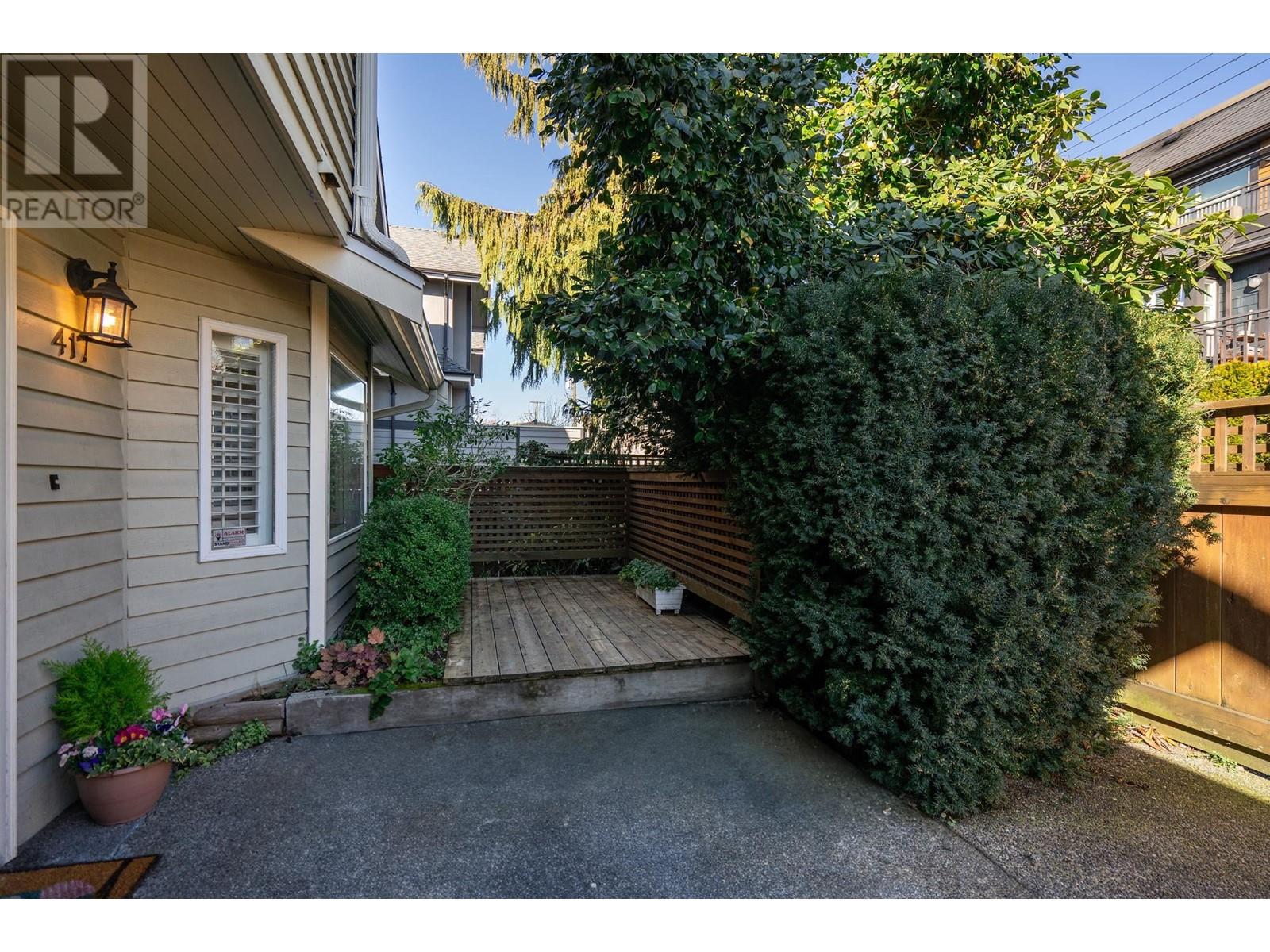 417 St Andrews Avenue, North Vancouver, British Columbia  V7L 4S7 - Photo 3 - R2975678