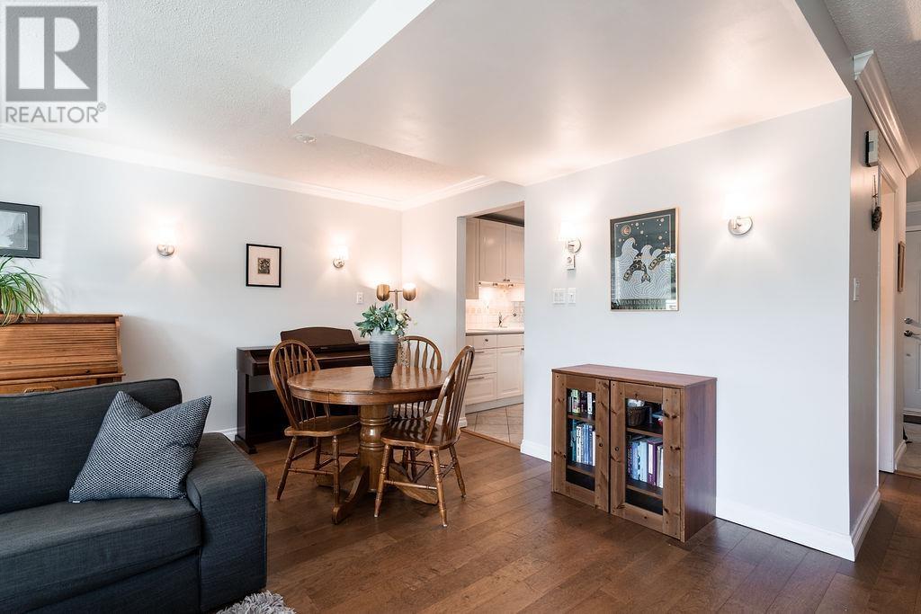 417 St Andrews Avenue, North Vancouver, British Columbia  V7L 4S7 - Photo 6 - R2975678