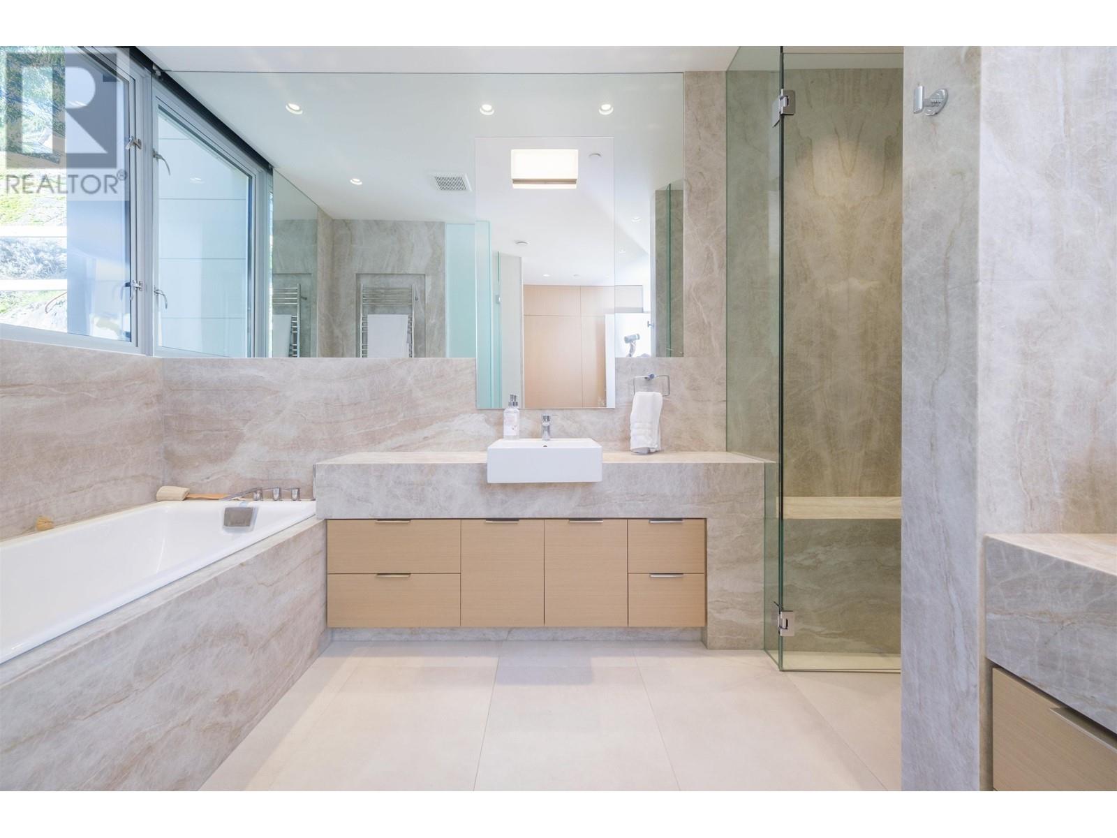 6911 Isleview Road, West Vancouver, British Columbia  V7W 7W2 - Photo 14 - R2975643