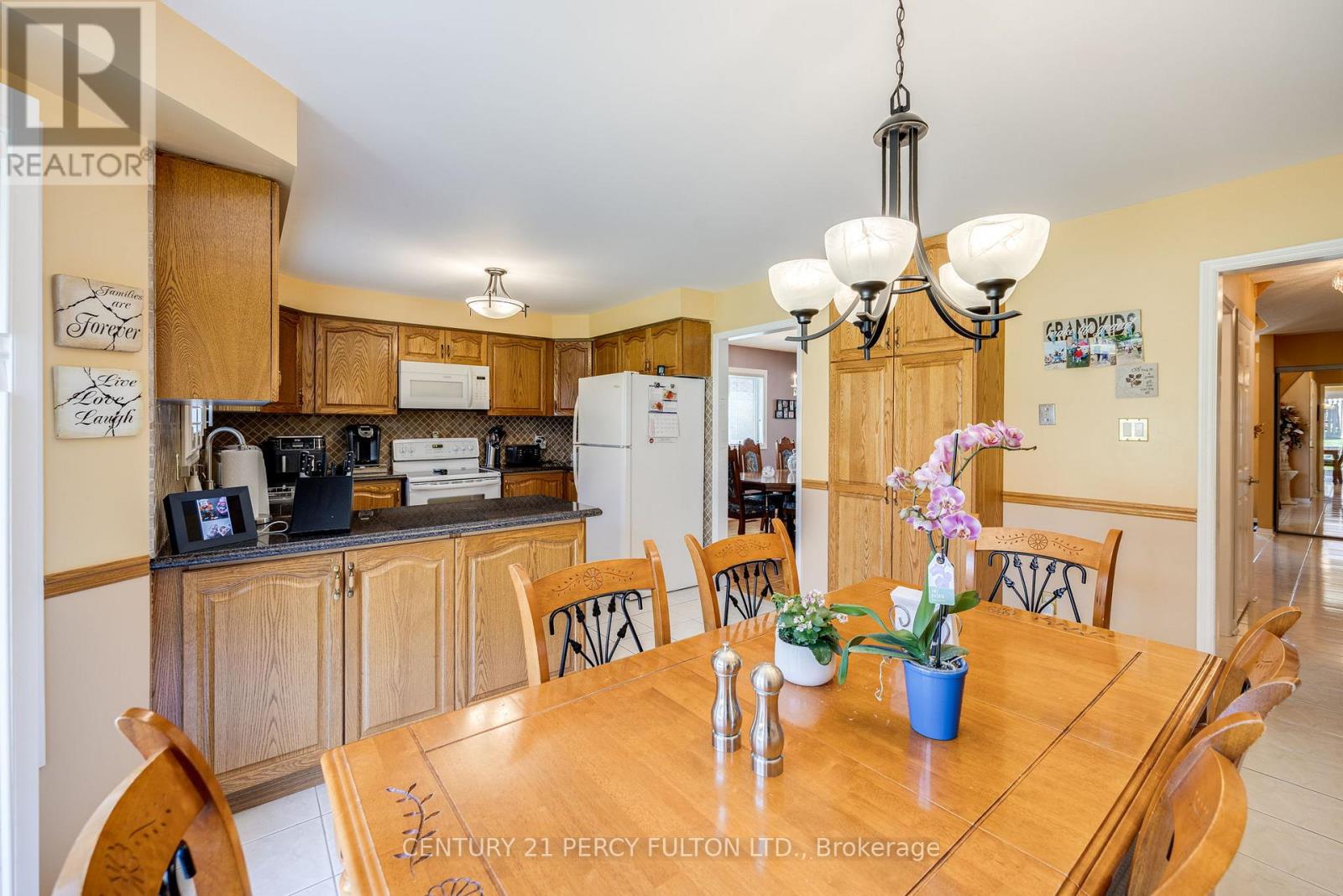 249 Mossbrook Square, Pickering, Ontario  L1V 6P9 - Photo 10 - E12011013