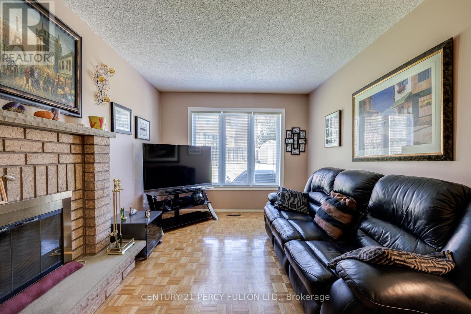 249 Mossbrook Square, Pickering, Ontario  L1V 6P9 - Photo 11 - E12011013