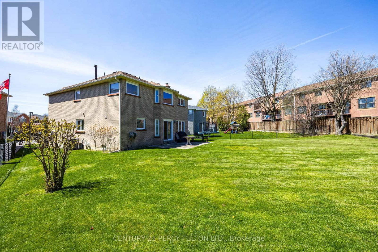 249 Mossbrook Square, Pickering, Ontario  L1V 6P9 - Photo 38 - E12011013