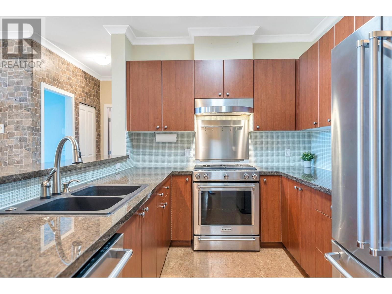 502 14 E Royal Avenue, New Westminster, British Columbia  V3L 5W5 - Photo 8 - R2975347