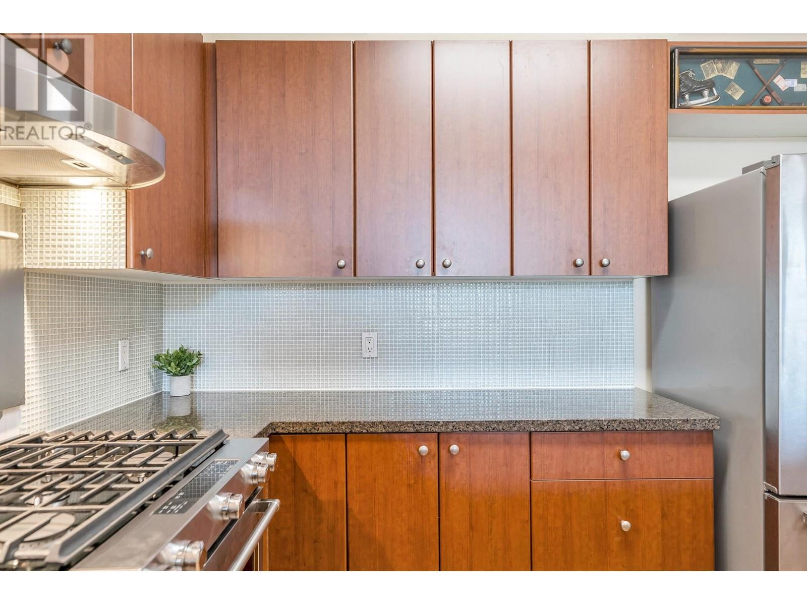 502 14 E Royal Avenue, New Westminster, British Columbia  V3L 5W5 - Photo 10 - R2975347