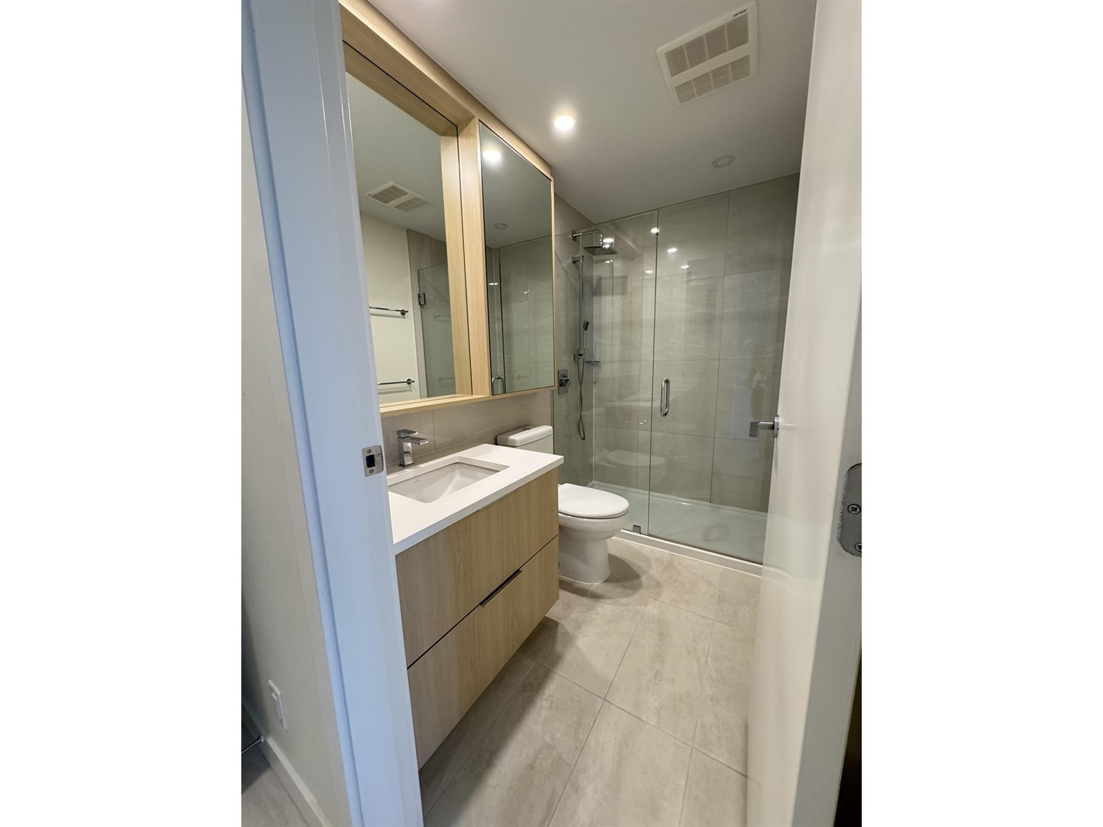 303 13318 104 Avenue, Surrey, British Columbia  V3T 0R2 - Photo 6 - R2975022