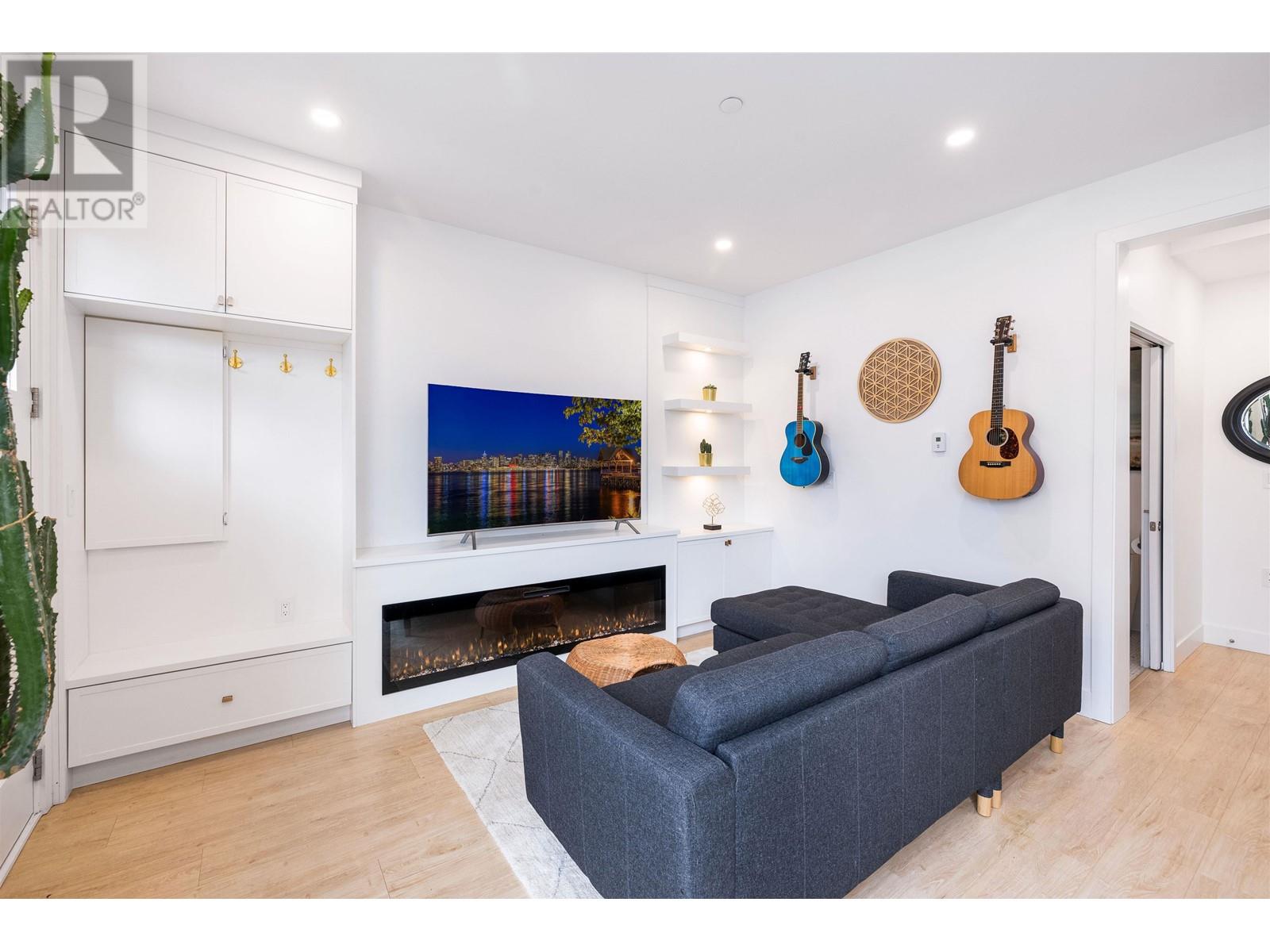 Listing Picture 6 of 27 : 1 3119 CHARLES STREET, Vancouver / 溫哥華 - 魯藝地產 Yvonne Lu Group - MLS Medallion Club Member