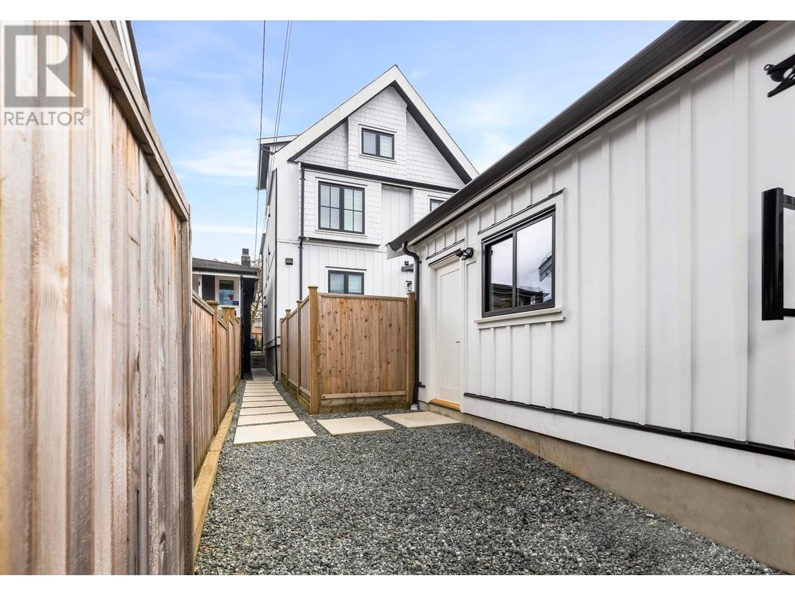 Listing Picture 16 of 27 : 1 3119 CHARLES STREET, Vancouver / 溫哥華 - 魯藝地產 Yvonne Lu Group - MLS Medallion Club Member