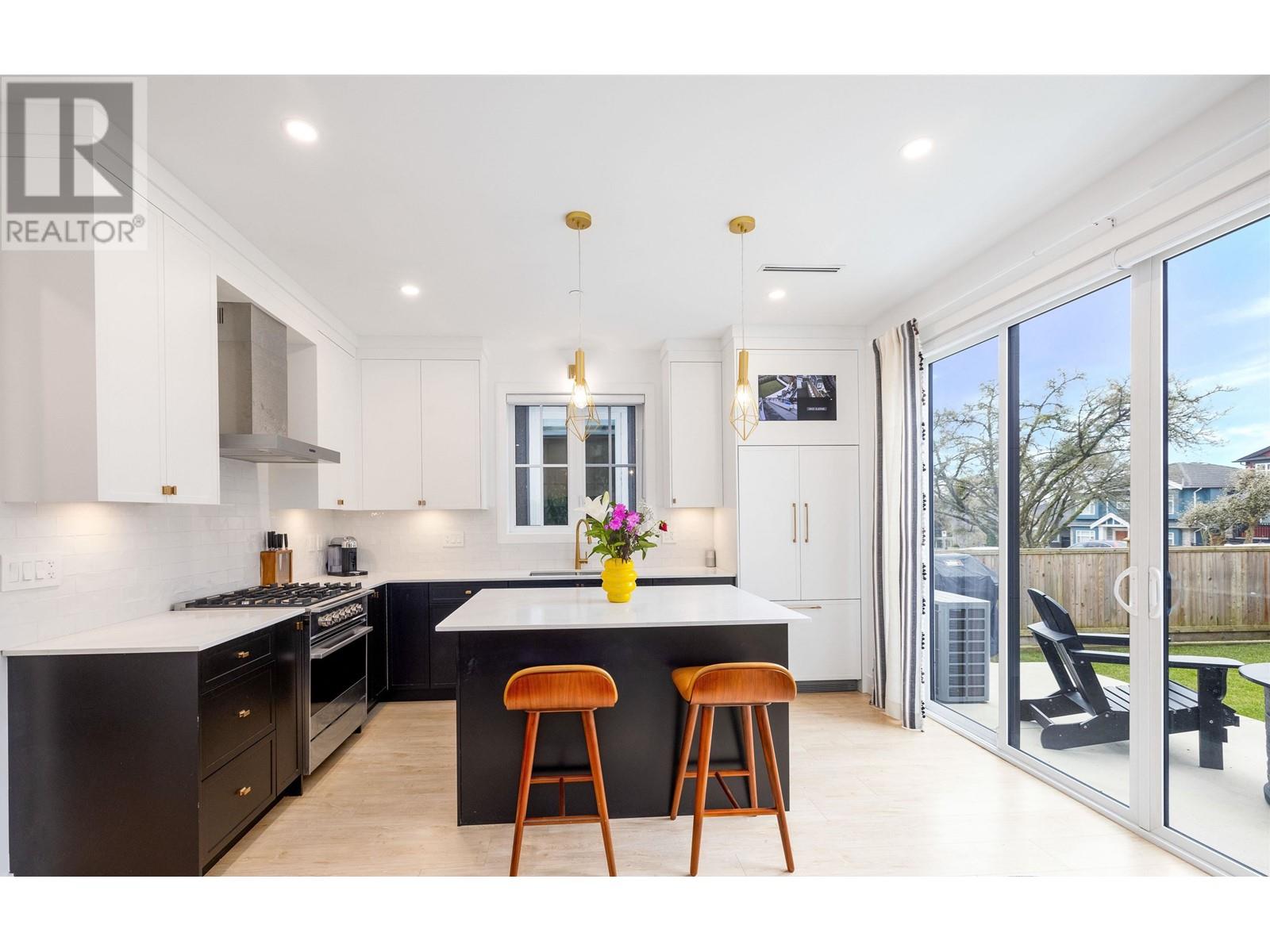 Listing Picture 7 of 27 : 1 3119 CHARLES STREET, Vancouver / 溫哥華 - 魯藝地產 Yvonne Lu Group - MLS Medallion Club Member