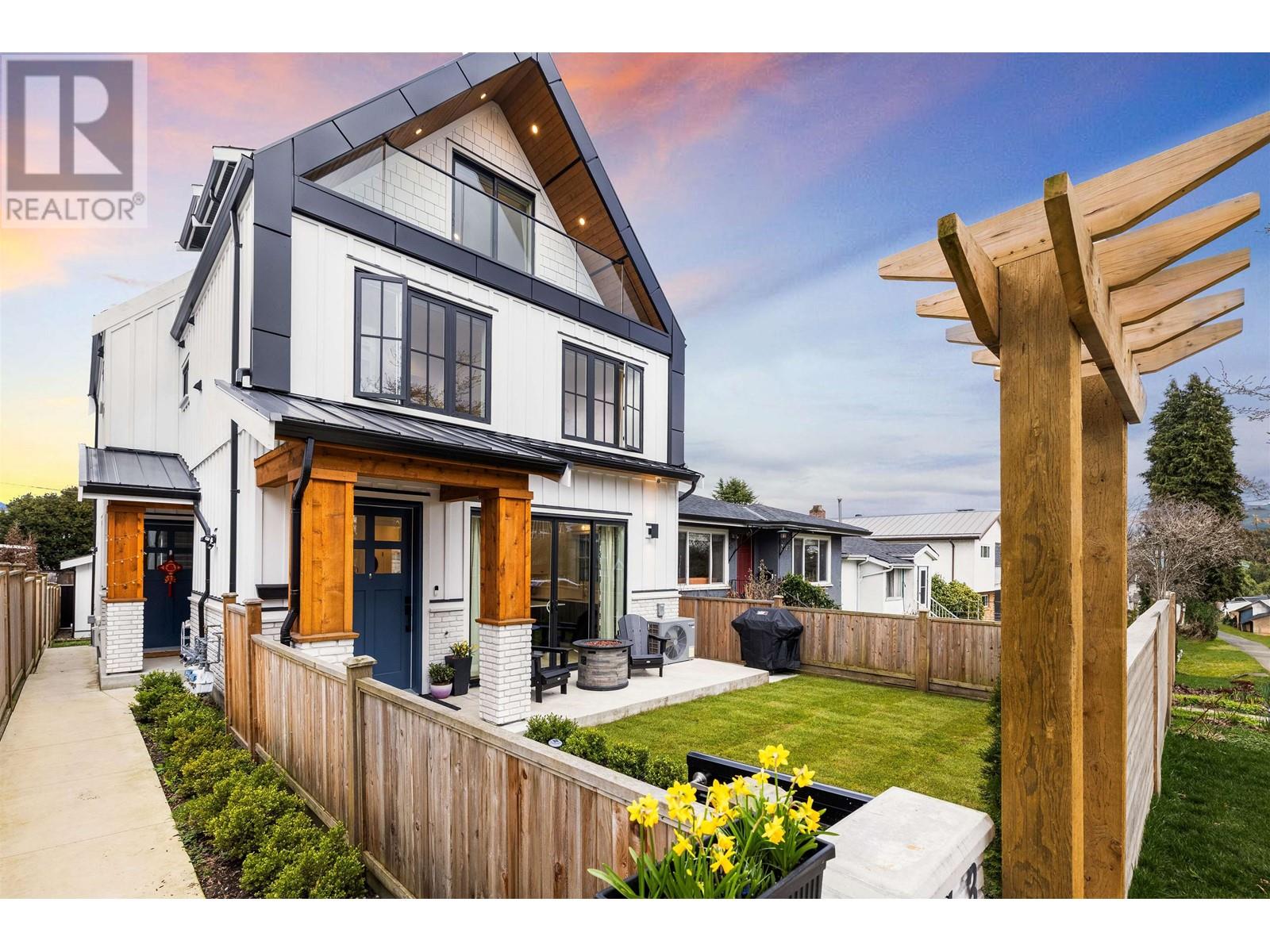 Listing Picture 2 of 27 : 1 3119 CHARLES STREET, Vancouver / 溫哥華 - 魯藝地產 Yvonne Lu Group - MLS Medallion Club Member