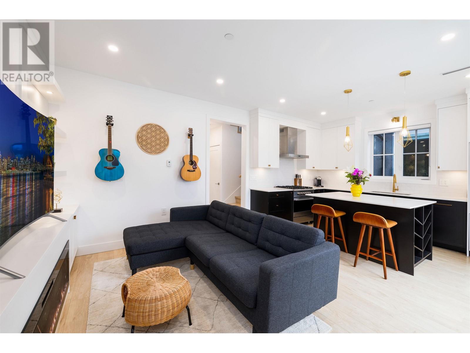 Listing Picture 5 of 27 : 1 3119 CHARLES STREET, Vancouver / 溫哥華 - 魯藝地產 Yvonne Lu Group - MLS Medallion Club Member