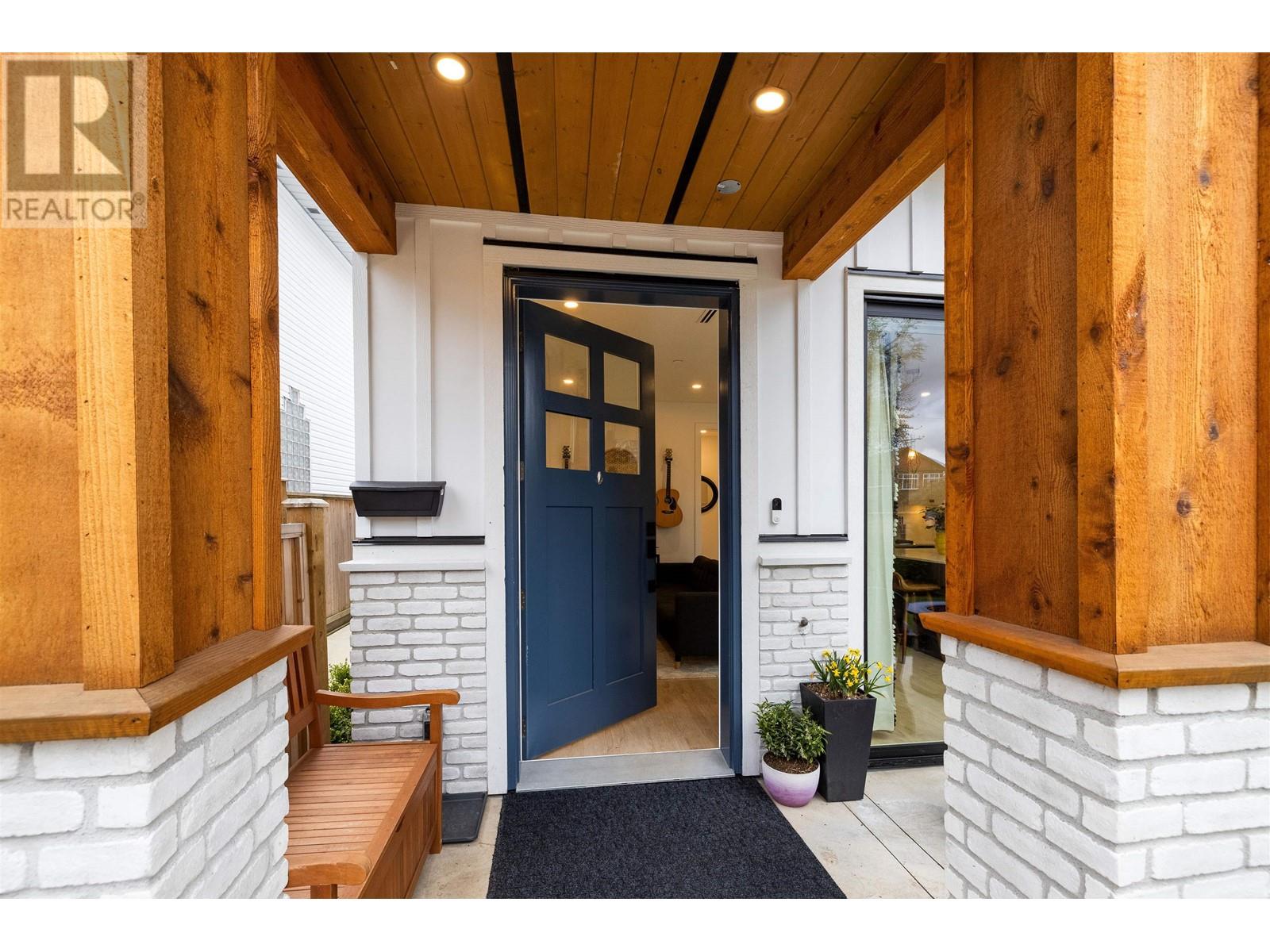 Listing Picture 4 of 27 : 1 3119 CHARLES STREET, Vancouver / 溫哥華 - 魯藝地產 Yvonne Lu Group - MLS Medallion Club Member