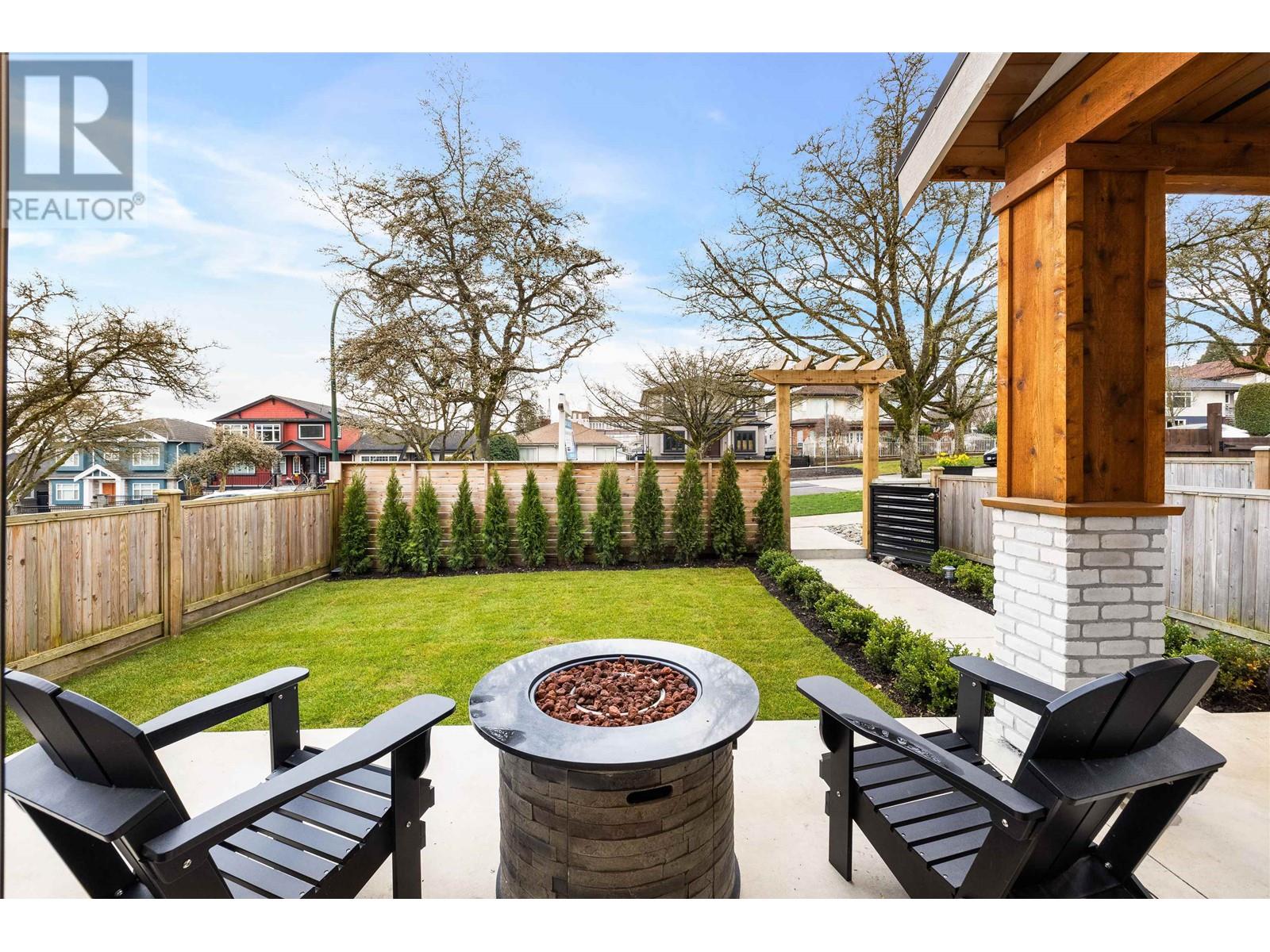 Listing Picture 3 of 27 : 1 3119 CHARLES STREET, Vancouver / 溫哥華 - 魯藝地產 Yvonne Lu Group - MLS Medallion Club Member