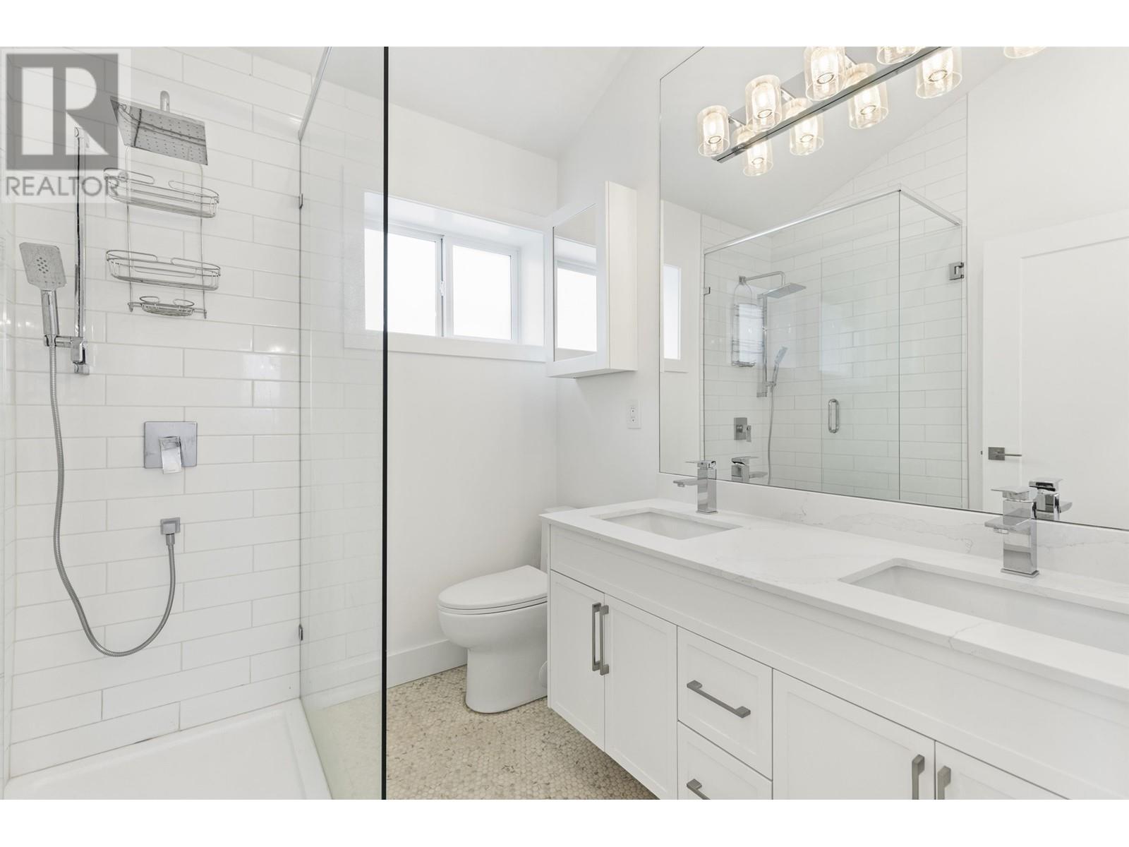 Listing Picture 13 of 27 : 1 3119 CHARLES STREET, Vancouver / 溫哥華 - 魯藝地產 Yvonne Lu Group - MLS Medallion Club Member