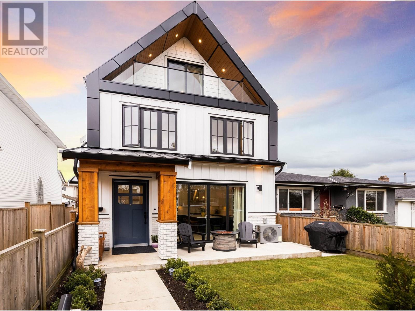 1 3119 CHARLES STREET, Vancouver