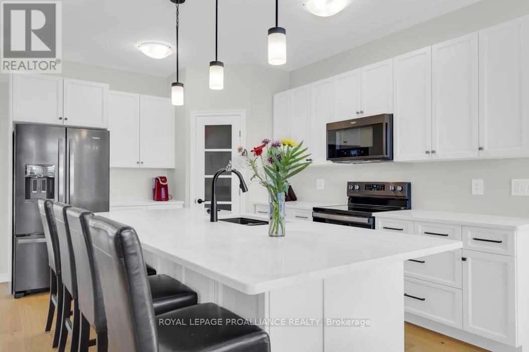 18 Athabaska Drive, Belleville, Ontario  K8N 0T2 - Photo 11 - X12011106