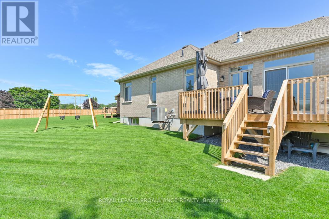 18 Athabaska Drive, Belleville, Ontario  K8N 0T2 - Photo 32 - X12011106