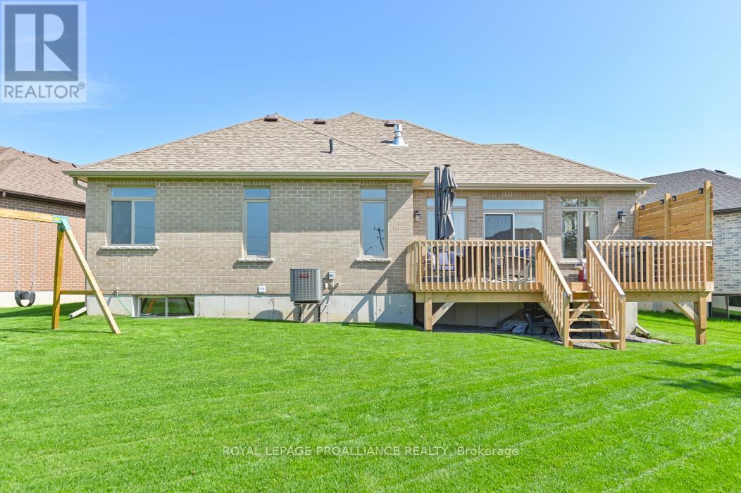 18 Athabaska Drive, Belleville, Ontario  K8N 0T2 - Photo 35 - X12011106