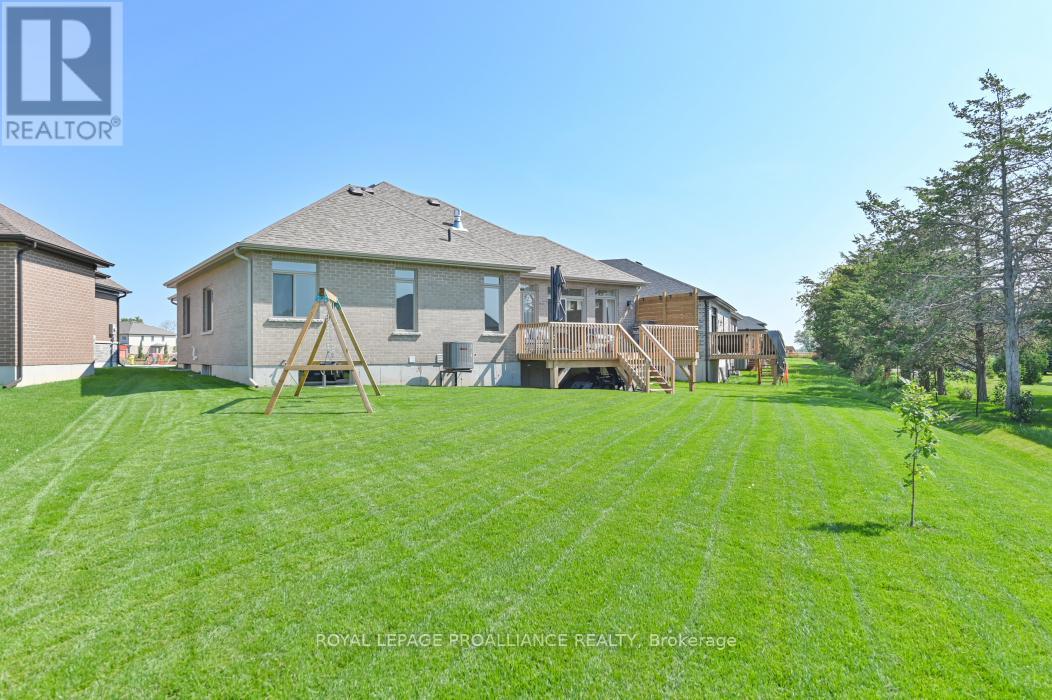 18 Athabaska Drive, Belleville, Ontario  K8N 0T2 - Photo 37 - X12011106