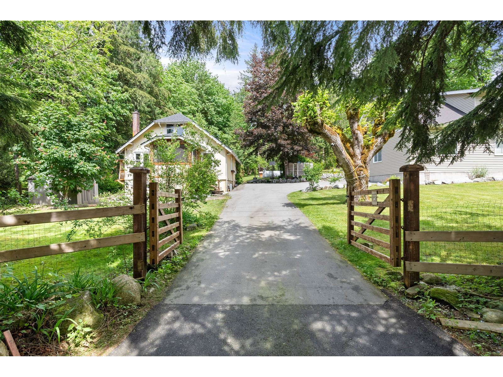 Property at 31173 DEWDNEY TRUNK ROAD image 2