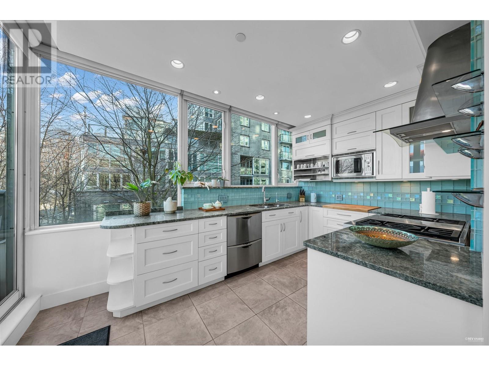 L302 1550 Coal Harbour Quay, Vancouver, British Columbia  V6G 3G1 - Photo 14 - R2954999