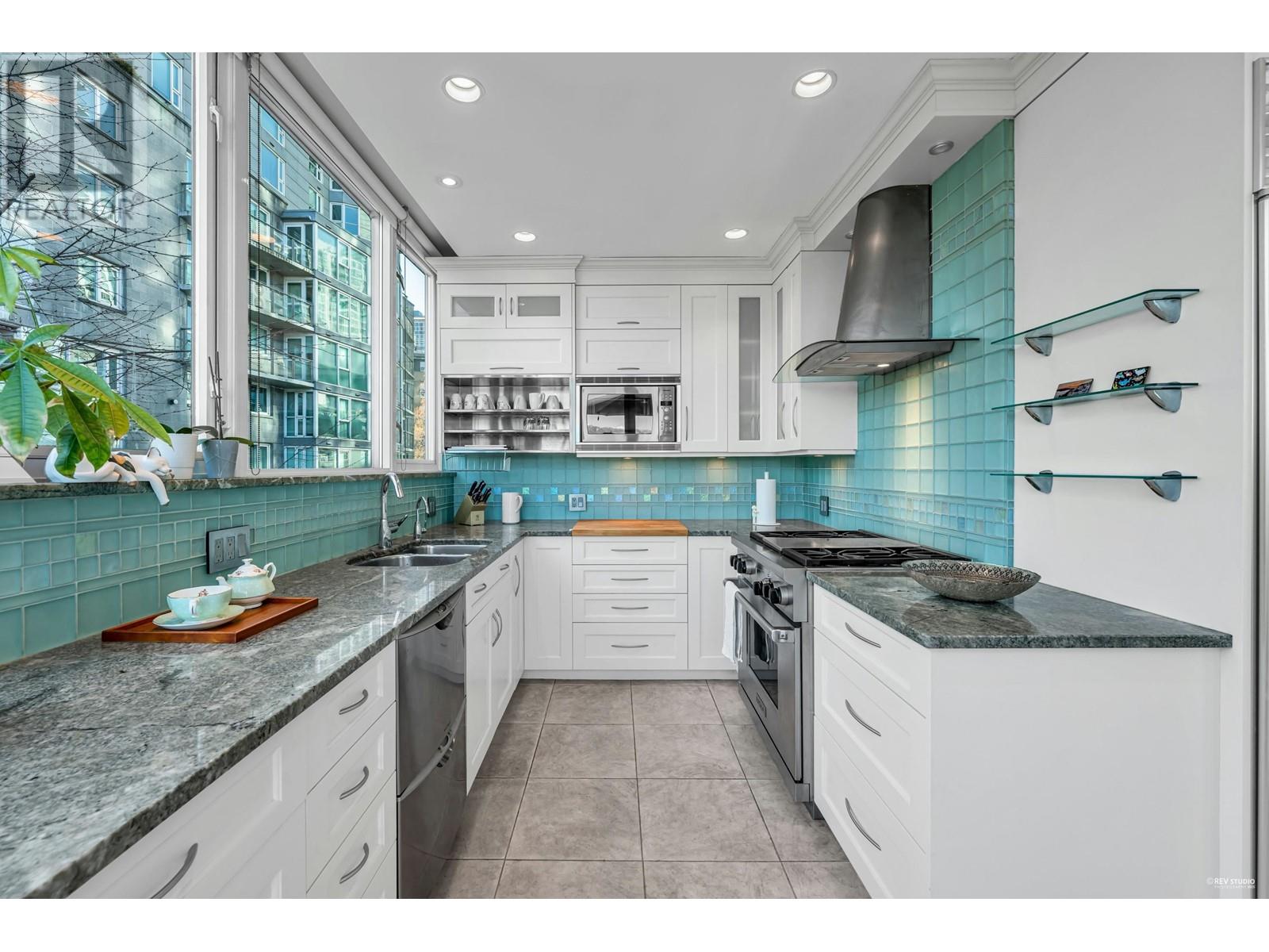 L302 1550 Coal Harbour Quay, Vancouver, British Columbia  V6G 3G1 - Photo 12 - R2954999