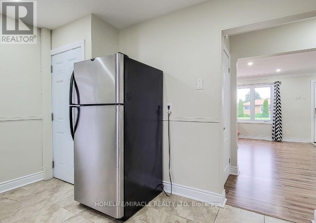 7150 Douglas Crescent, Niagara Falls, Ontario  L2G 3C4 - Photo 10 - X12011133
