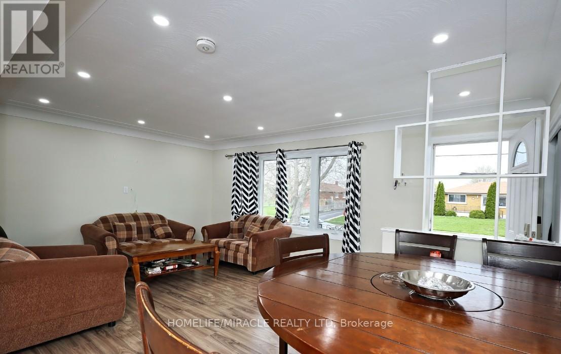 7150 Douglas Crescent, Niagara Falls, Ontario  L2G 3C4 - Photo 7 - X12011133